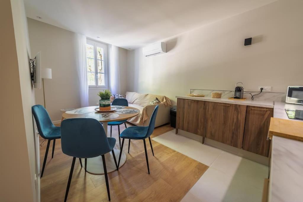 Collobrières Le Palm Appartement Elegant & Design En Bord Riviere מראה חיצוני תמונה
